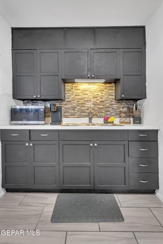 5861 Macaw Avenue, El Paso, TX 79924