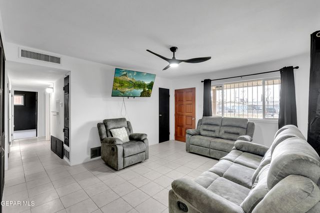 5861 Macaw Avenue, El Paso, TX 79924