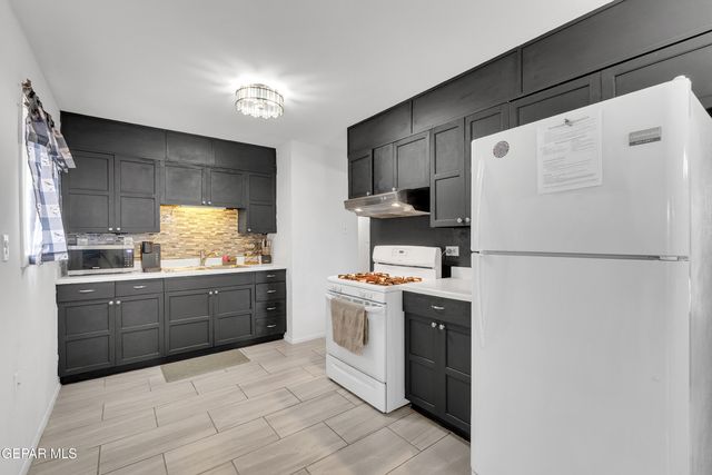 5861 Macaw Avenue, El Paso, TX 79924