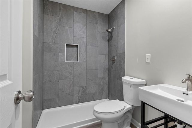 5104 N Lister Avenue, Kansas City, MO 64119