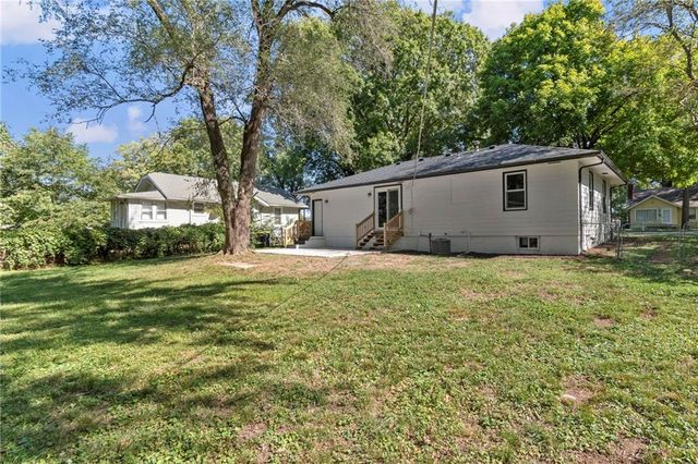 5104 N Lister Avenue, Kansas City, MO 64119