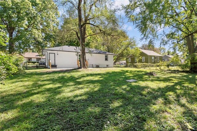 5104 N Lister Avenue, Kansas City, MO 64119