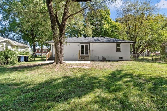 5104 N Lister Avenue, Kansas City, MO 64119