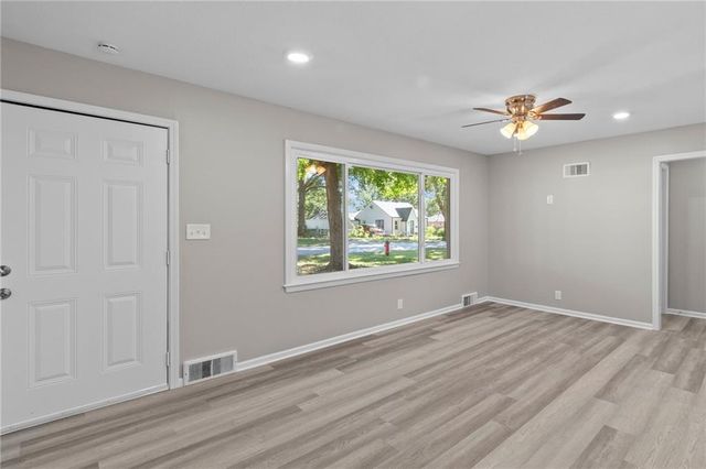 5104 N Lister Avenue, Kansas City, MO 64119