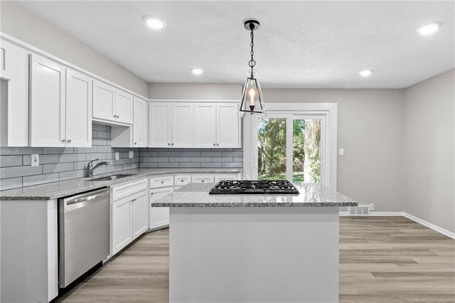 5104 N Lister Avenue, Kansas City, MO 64119