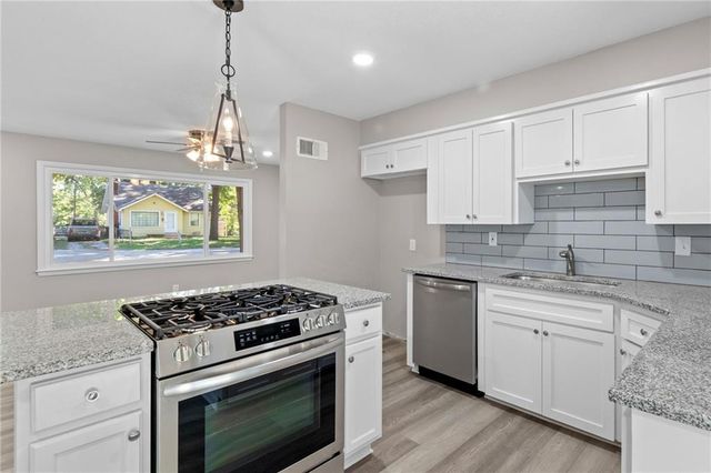 5104 N Lister Avenue, Kansas City, MO 64119