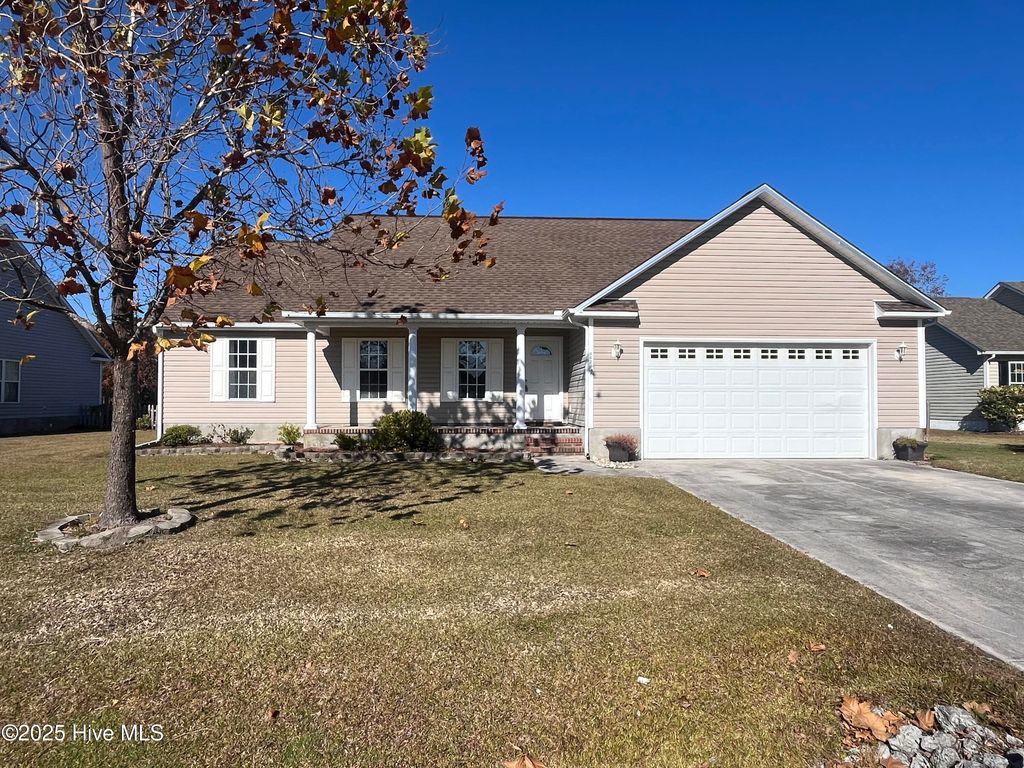 902 Eastman Creek Drive, Beaufort, NC 28516