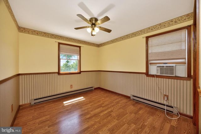 11 W 5TH AVE, Trappe, PA 19426