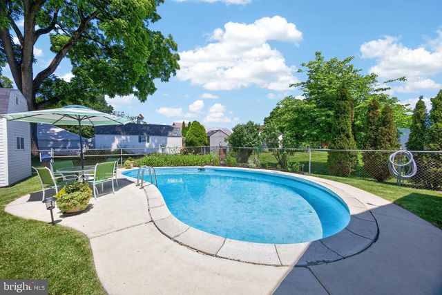 11 W 5TH AVE, Trappe, PA 19426