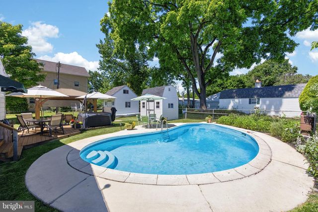 11 W 5TH AVE, Trappe, PA 19426