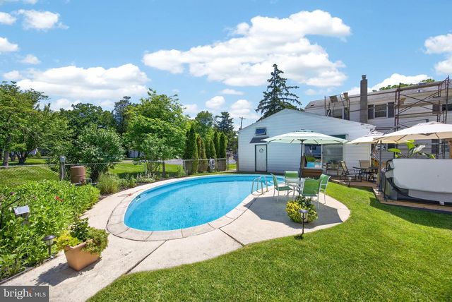 11 W 5TH AVE, Trappe, PA 19426
