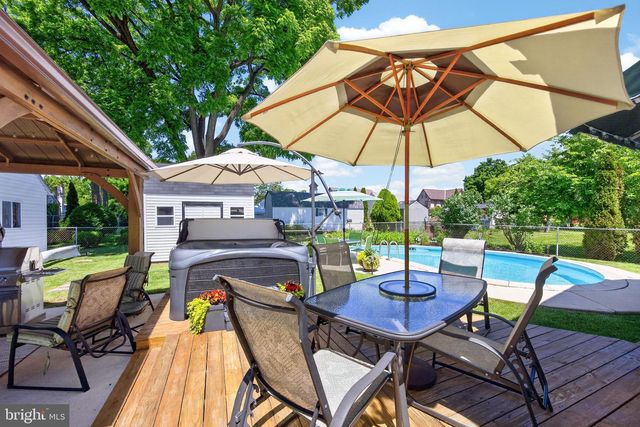 11 W 5TH AVE, Trappe, PA 19426