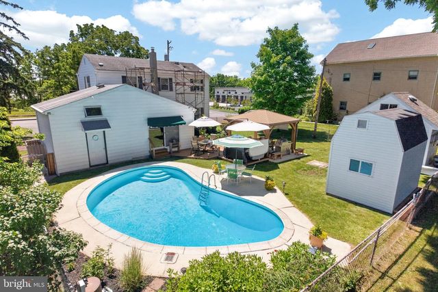 11 W 5TH AVE, Trappe, PA 19426