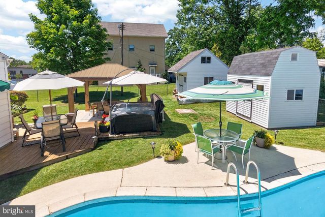 11 W 5TH AVE, Trappe, PA 19426