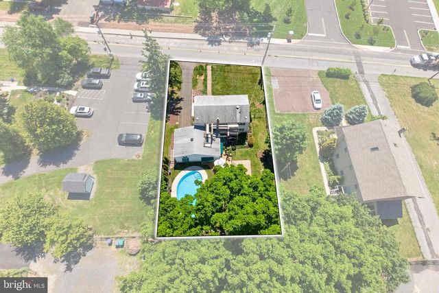 11 W 5TH AVE, Trappe, PA 19426