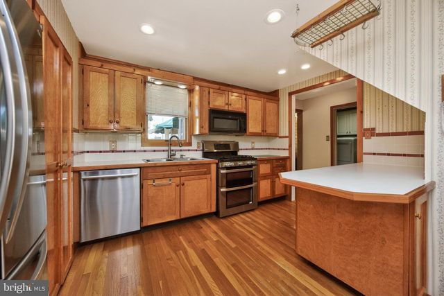 11 W 5TH AVE, Trappe, PA 19426