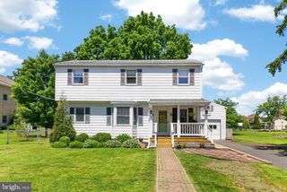 11 W 5TH AVE, Trappe, PA 19426