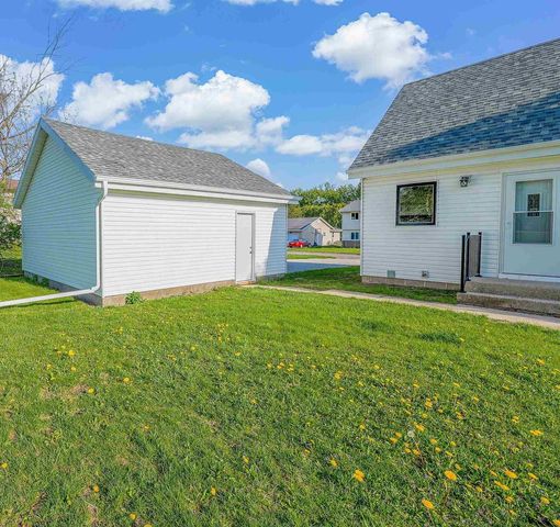 1015 Meadow Street, Watertown, WI 53094
