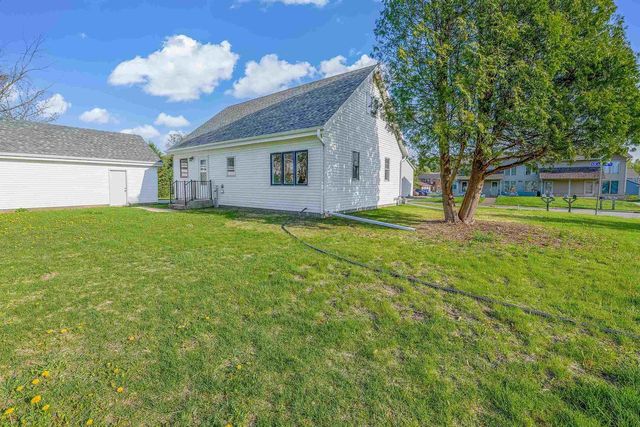 1015 Meadow Street, Watertown, WI 53094