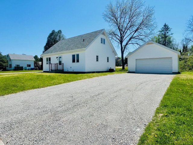 1015 Meadow Street, Watertown, WI 53094