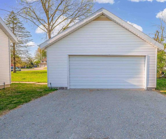 1015 Meadow Street, Watertown, WI 53094