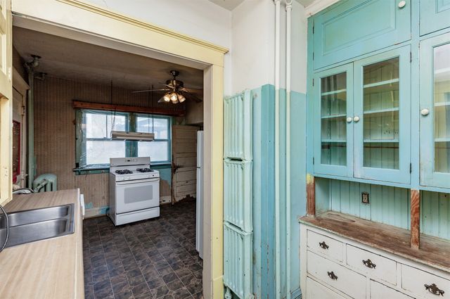 684 31 Street, Des Moines, IA 50312