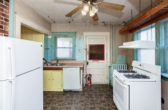 684 31 Street, Des Moines, IA 50312