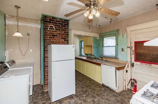 684 31 Street, Des Moines, IA 50312