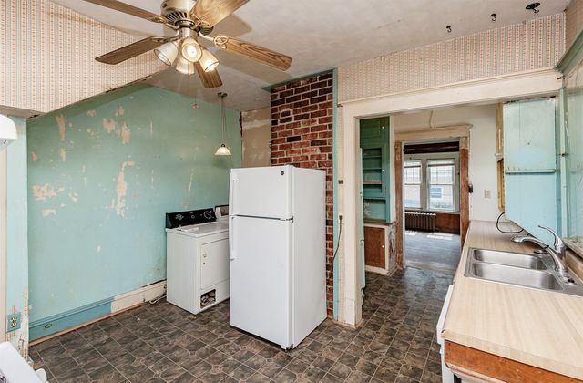 684 31 Street, Des Moines, IA 50312