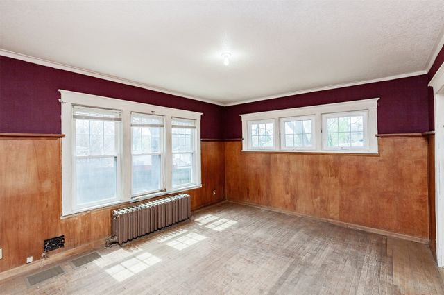 684 31 Street, Des Moines, IA 50312