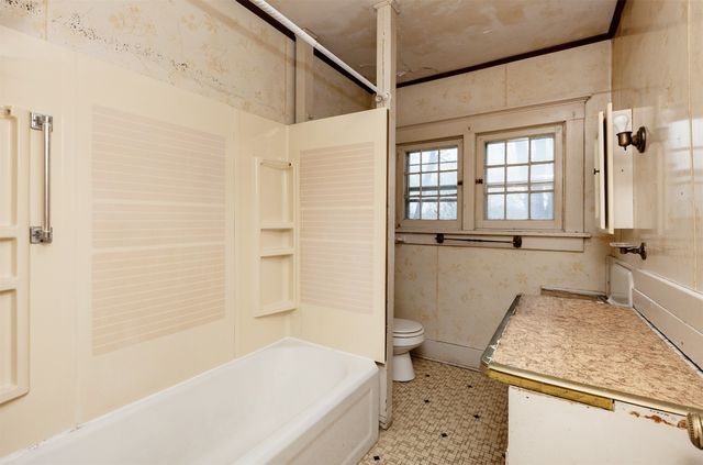 684 31 Street, Des Moines, IA 50312