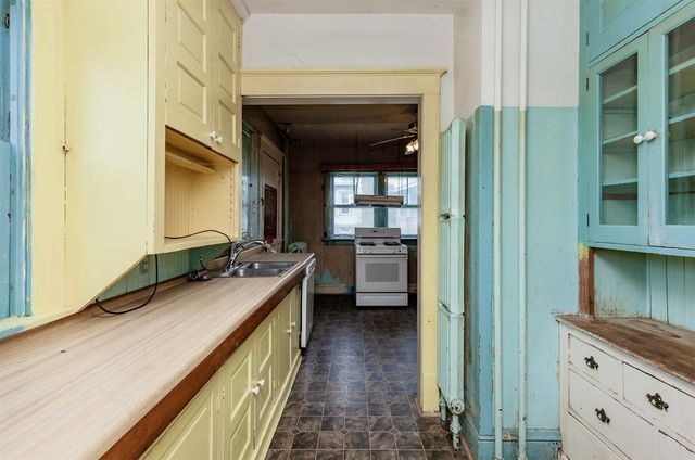 684 31 Street, Des Moines, IA 50312