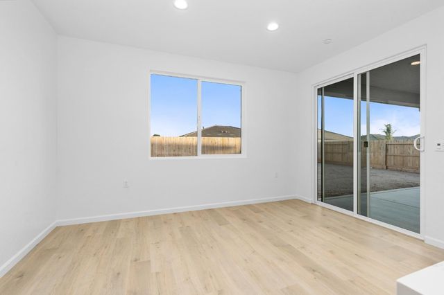 881 E Ahronian Avenue, Fowler, CA 93625