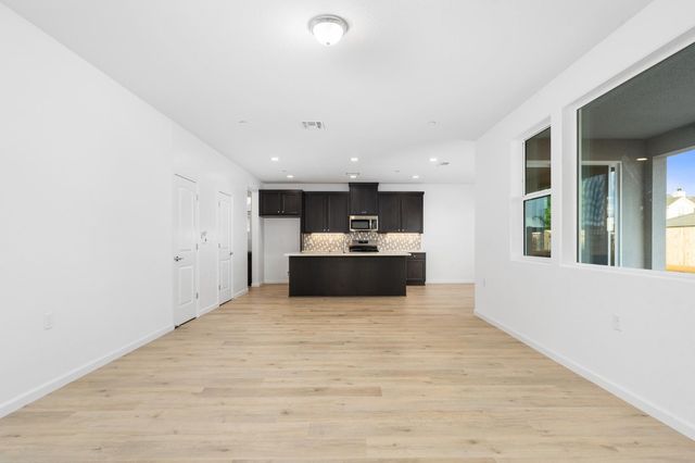 881 E Ahronian Avenue, Fowler, CA 93625