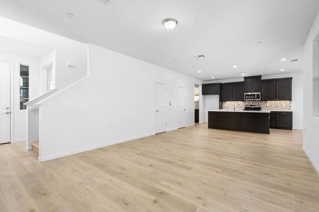 881 E Ahronian Avenue, Fowler, CA 93625