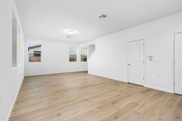 881 E Ahronian Avenue, Fowler, CA 93625