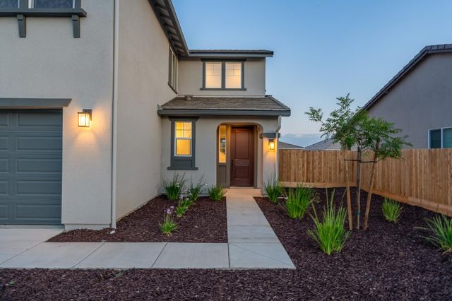 881 E Ahronian Avenue, Fowler, CA 93625