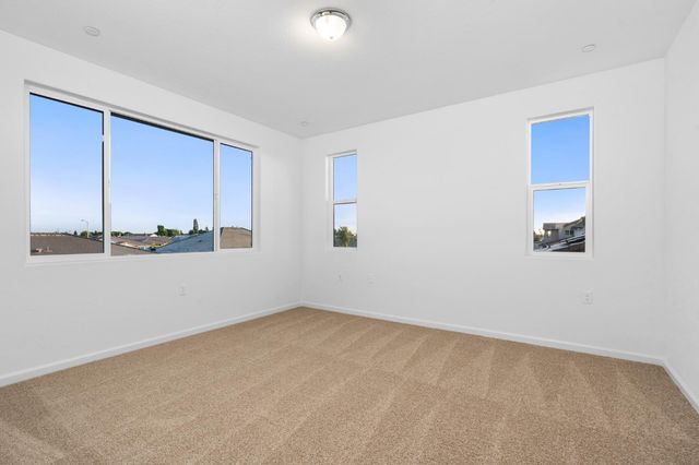881 E Ahronian Avenue, Fowler, CA 93625