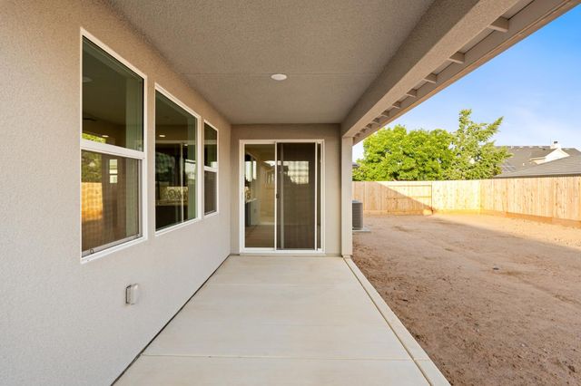 881 E Ahronian Avenue, Fowler, CA 93625