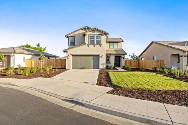 881 E Ahronian Avenue, Fowler, CA 93625