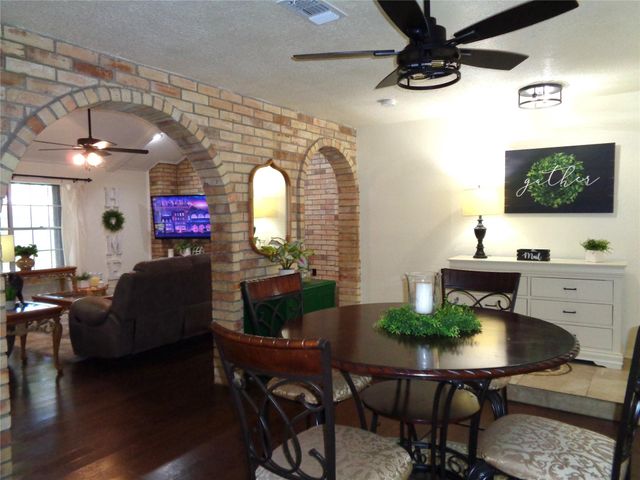 2502 20th Street N, Texas City, TX 77590