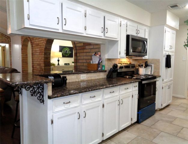 2502 20th Street N, Texas City, TX 77590