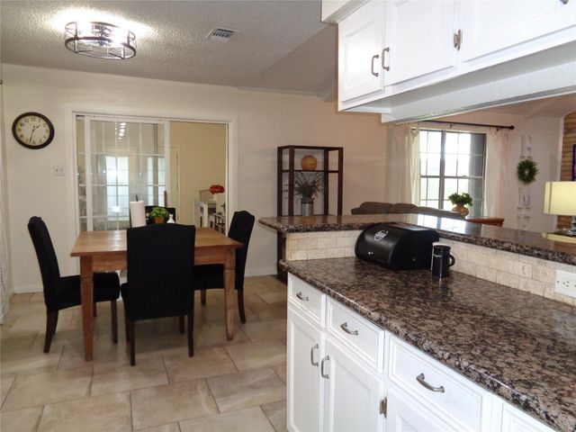 2502 20th Street N, Texas City, TX 77590