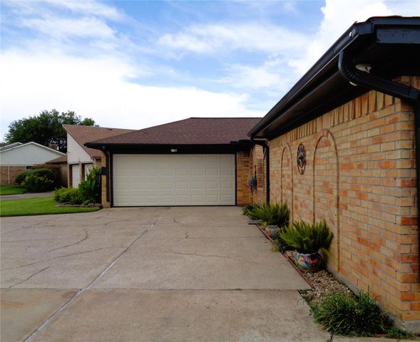 2502 20th Street N, Texas City, TX 77590