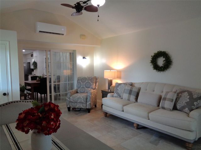 2502 20th Street N, Texas City, TX 77590