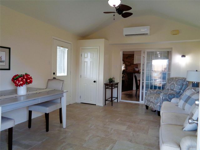 2502 20th Street N, Texas City, TX 77590