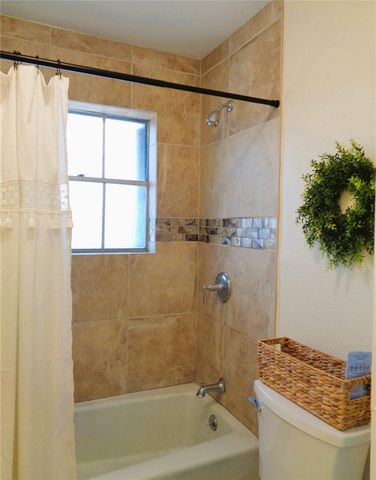 2502 20th Street N, Texas City, TX 77590