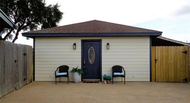 2502 20th Street N, Texas City, TX 77590