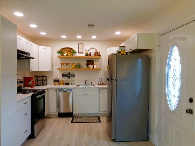 2502 20th Street N, Texas City, TX 77590