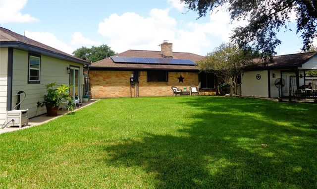 2502 20th Street N, Texas City, TX 77590